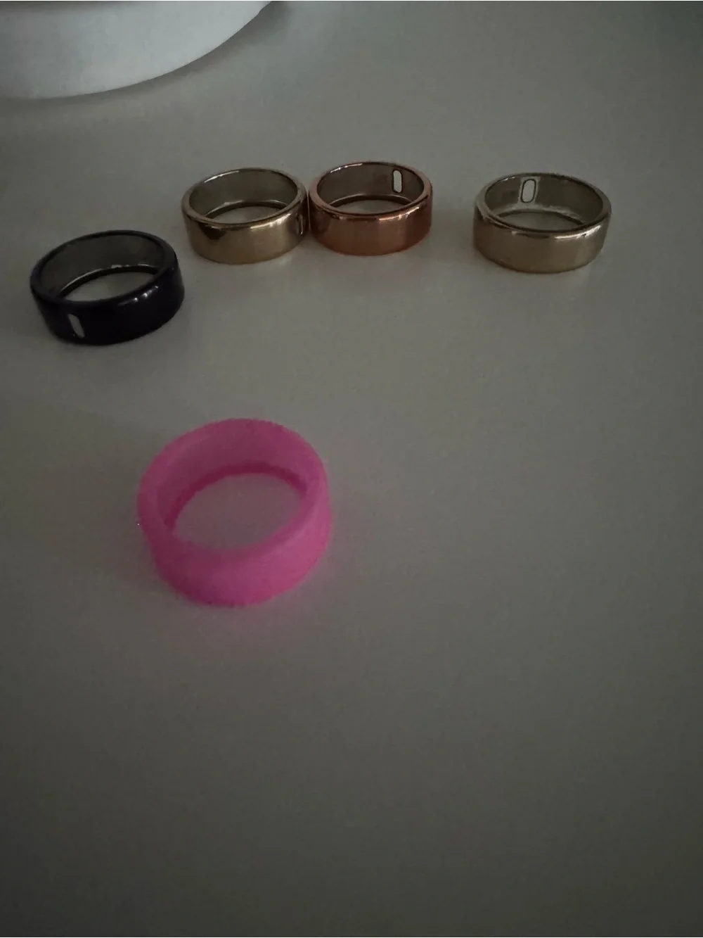 Oura ring 4- size 9 with extra bands